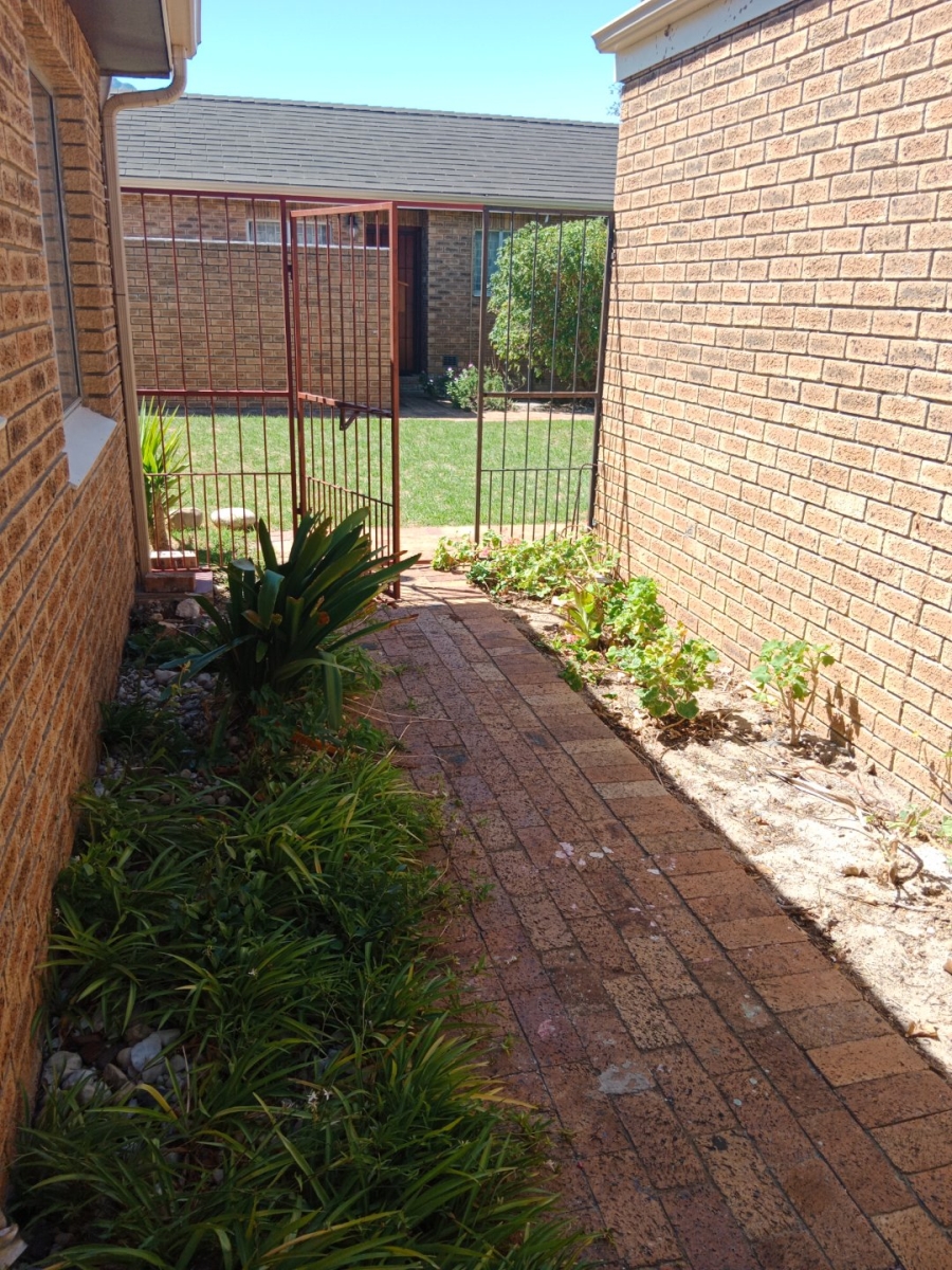 To Let 2 Bedroom Property for Rent in La Colline Western Cape